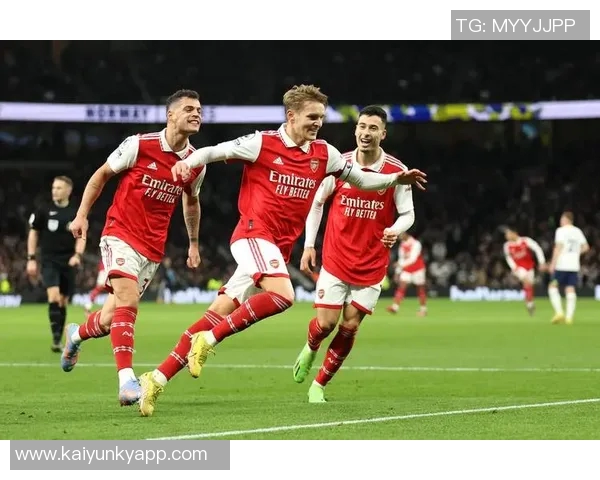 内维尔分析阿森纳争冠机会或将引发球队压力的影响