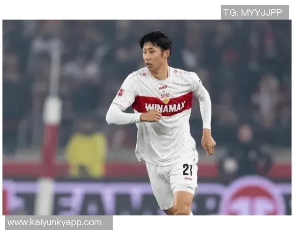 拜仁球员齐聚慕尼黑啤酒节伊藤洋辉与金玟哉同框亮相