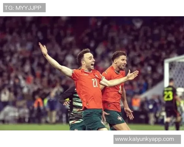 曼联官方推特祝贺B费帽子戏法同时庆祝葡萄牙成功晋级世界杯