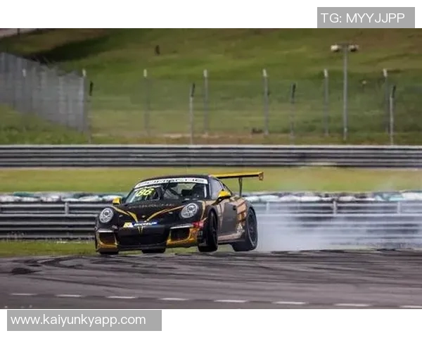 马丁坚定信念无论位置进球终将到来全力以赴展现拼搏精神