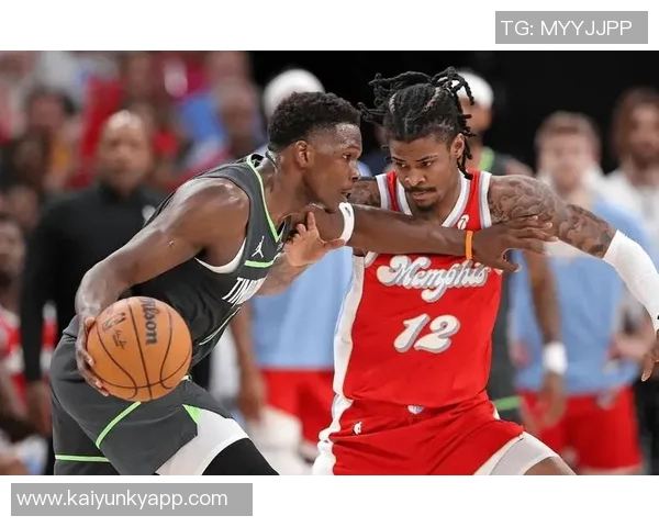 爱德华兹首节火力全开半场高效得分21分助球队争胜