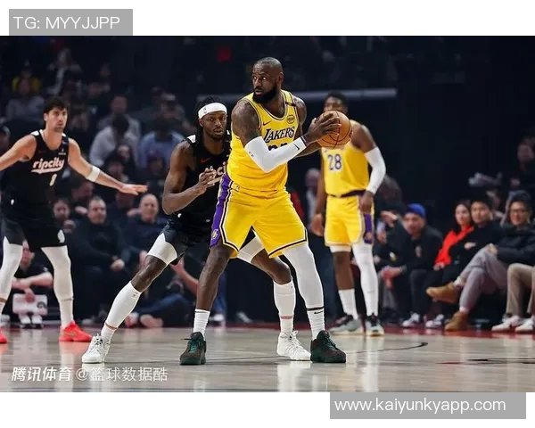 老詹是否该放弃背靠背比赛以保护身体女主持分析其对数据的执念