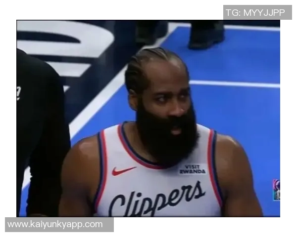 哈登再度燃尽赛场格莱姆斯手肘碰撞引发热议